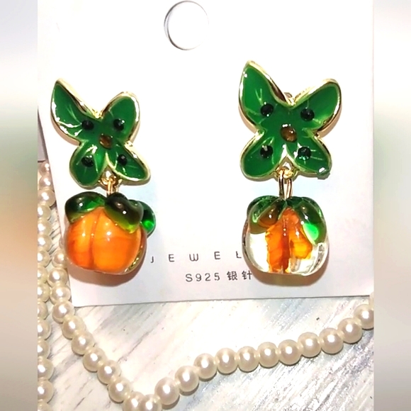 Georgia Peach Transparent Pierced Earrings - Picture 6 of 9